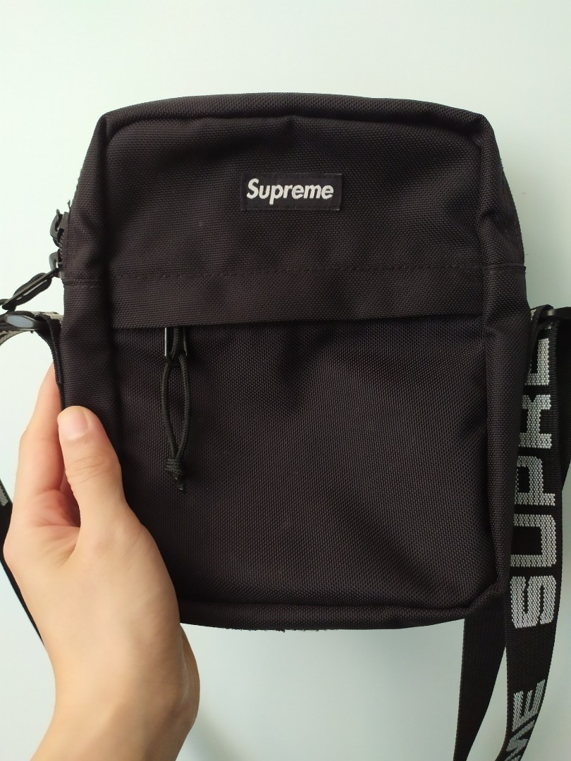 Supreme ss18 shoulder bag black, 男裝, 袋, 腰袋、手提袋、小袋 Carousell