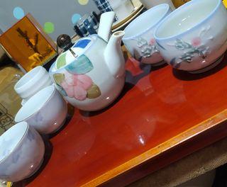 Tea Pot and Cups Set