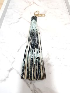(Category: ) located in . Submitted by uniqglam (Listing ID 1060359218, Image 1). Description: .