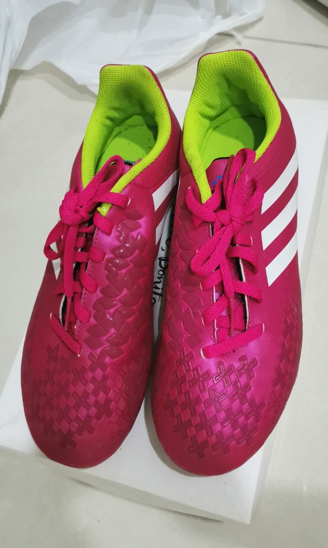 Kleverig koffer Integratie Adidas Pink Soccer Boots Cleats, Sports Equipment, Sports & Games, Racket &  Ball Sports on Carousell