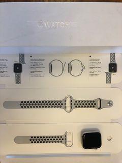 Apple Watch Series 4 Silver Aluminium Case with Nike Sport Band