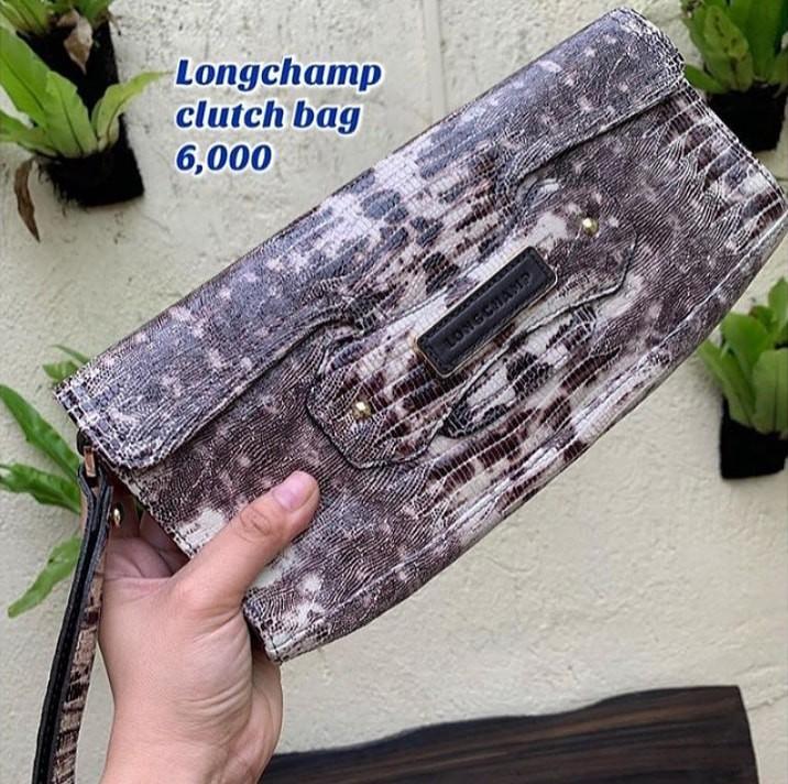 longchamp clutchbag (Category: Luxury Bags & Wallets) located in Quezon City. Submitted by graciasluxurybag (Listing ID 1060320914, Image 1). Description: .