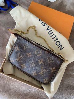 Louis Vuitton mini pochette monogram