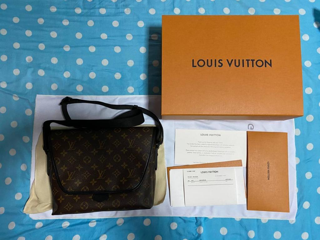 Magnetic messenger louis vuitton store