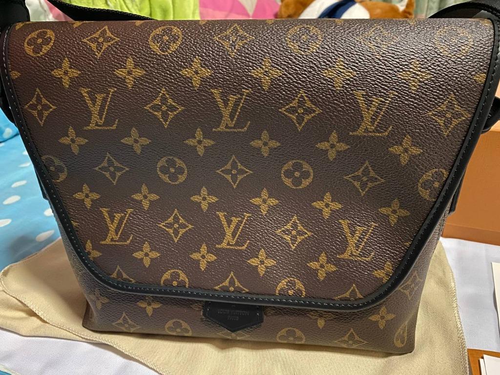 Louis Vuitton Magnetic - 54 For Sale on 1stDibs  louis vuitton magnetic  bag, louis vuitton magnetic closure, louis vuitton bag magnetic closure