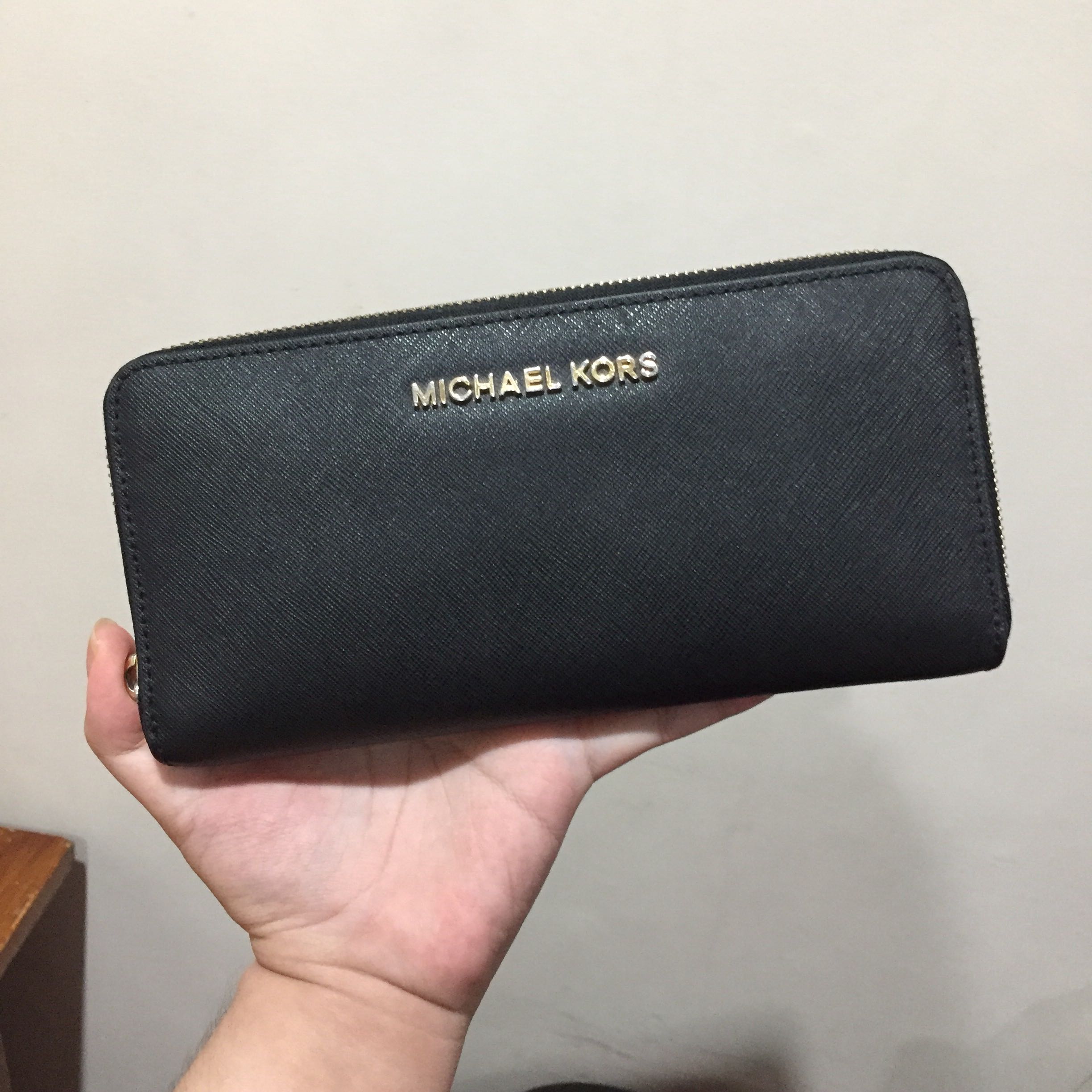 Michael Kors Jet Set Saffiano Leather Zip-around Wallet (Black), Women's  Fashion, Bags & Wallets, Wallets & Card holders on Carousell