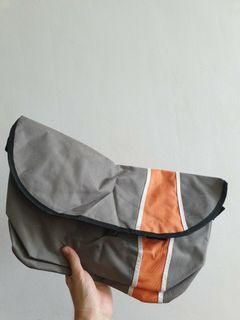 Minimalistic Messenger Bag