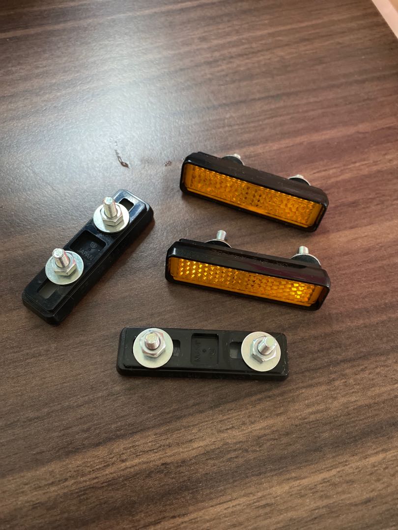 flat pedals with reflectors