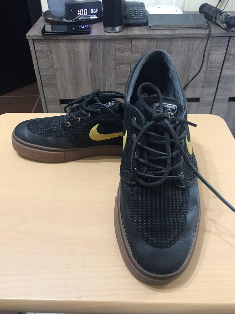 janoski black gumsole