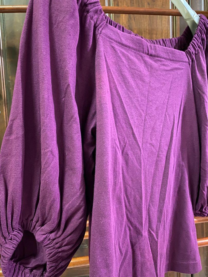 Off shoulder cotton top (Category: Sleeveless) located in Kota Kinabalu. Submitted by preloveditemsmurahmurah (Listing ID 1060317841, Image 2). Description: .