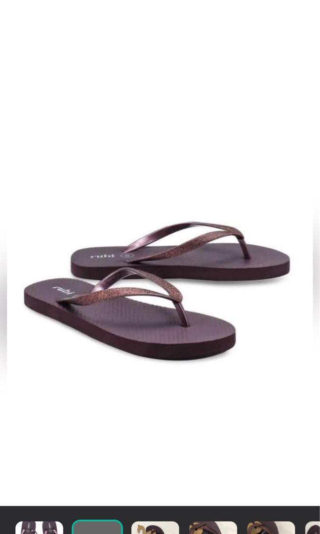 Maroon flip shop flops