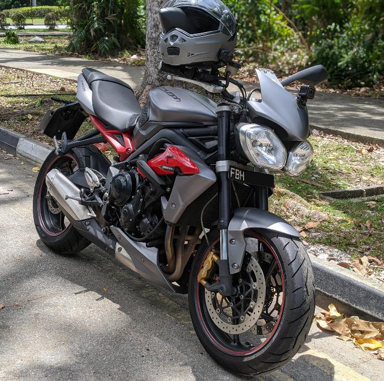 Price reduced 2013 Triumph Street Triple R 675 Gunmetal