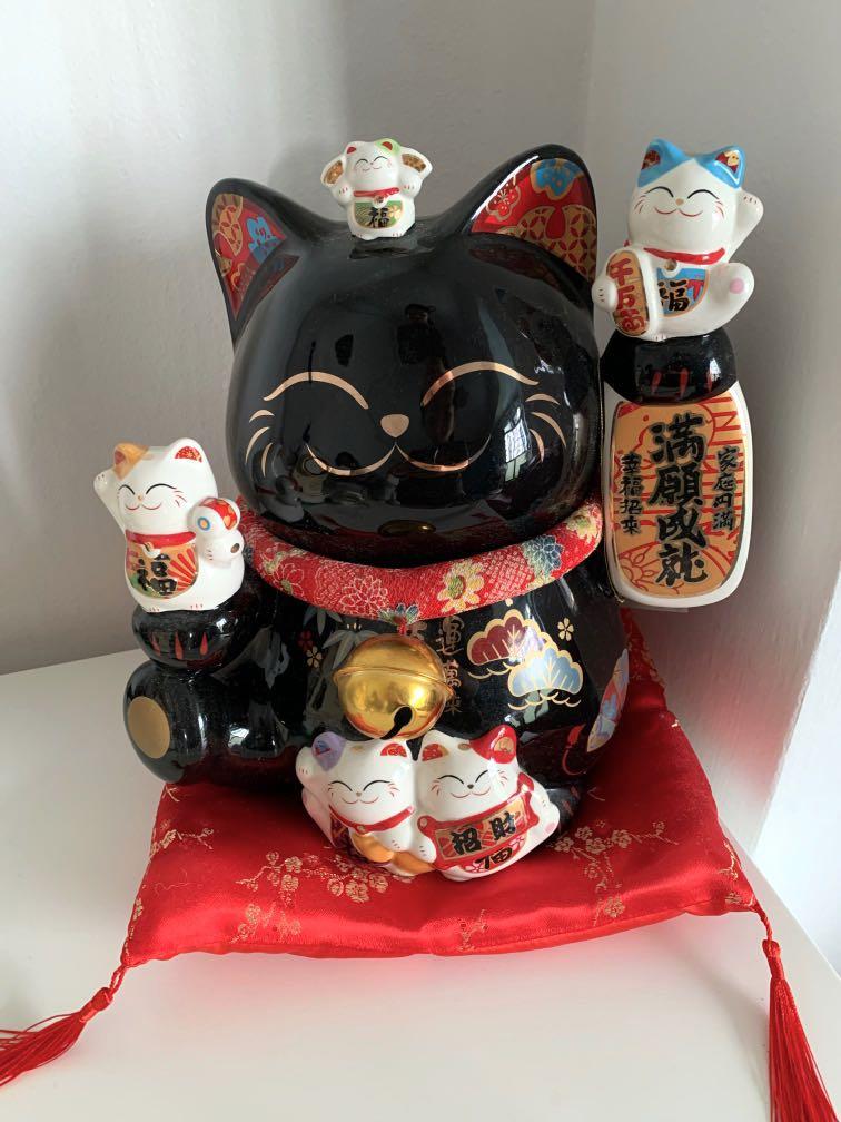 Black top fortune cat