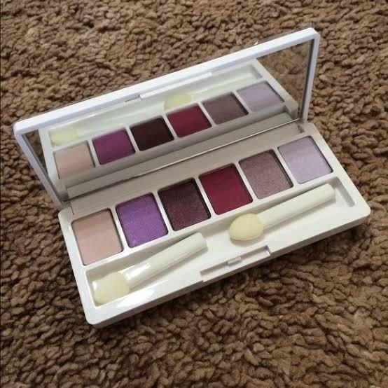 Clinique eyeshadow set (Category: Makeup) located in San Juan City. Submitted by super.saver8 (Listing ID 1066219770, Image 1). Description: Authentic Set comes with 1 mini eyeshadow brush #septsale.