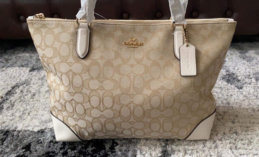 Luxury, Bags \u0026 Wallets on Carousell