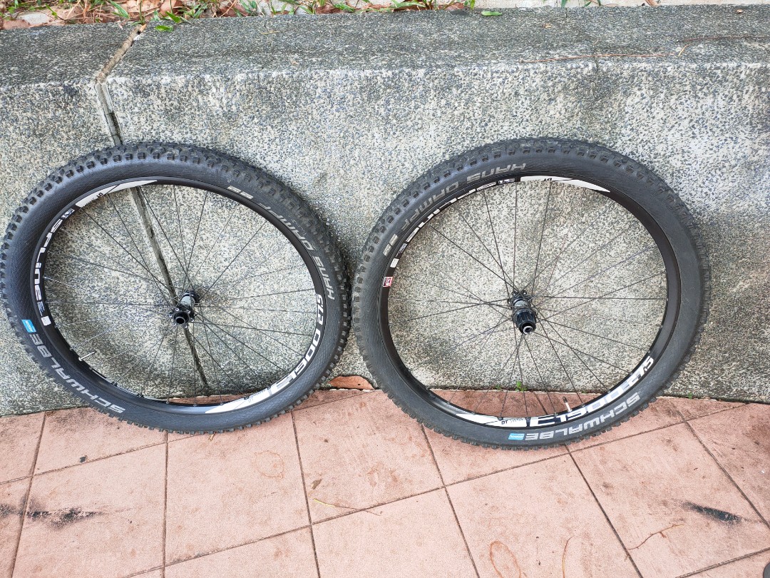 DT swiss E1900 spline wheelset 27.5 non boost Sports Equipment