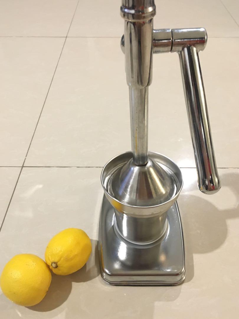 Faberware Deluxe Citrus Juicer (Category: Other Kitchen Appliances) located in Makati City. Submitted by spanda88 (Listing ID 1066282002, Image 2). Description: Faberware Deluxe Juicer Chrome Plated Lever-Arm Juicepresser -Collector cup and strainer are dishwasher safe -19cm x 39cm -used once to test only *with free lemons!.