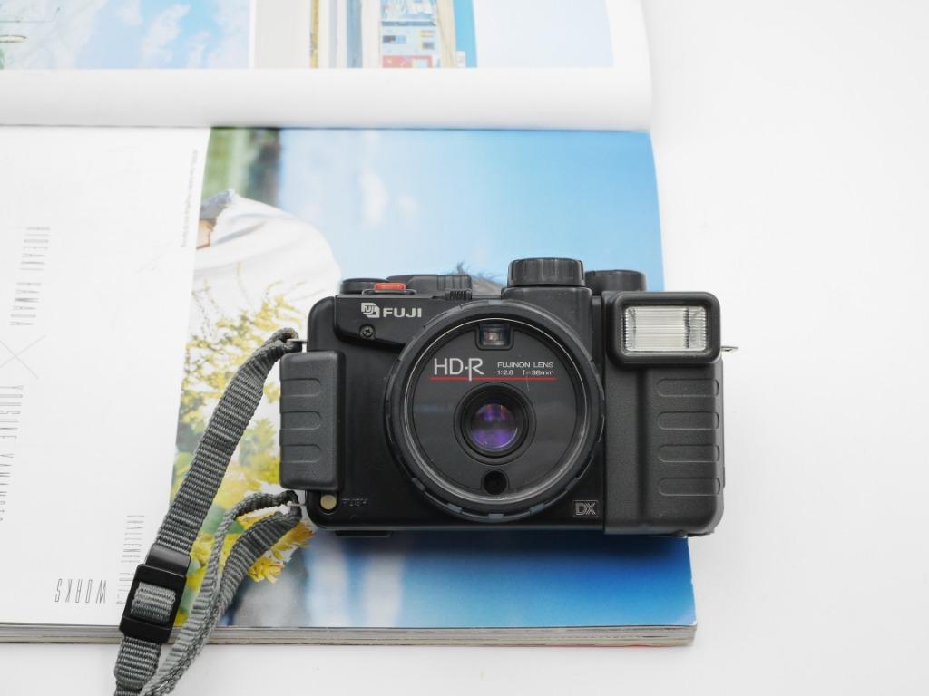 point and shoot camera with hdr