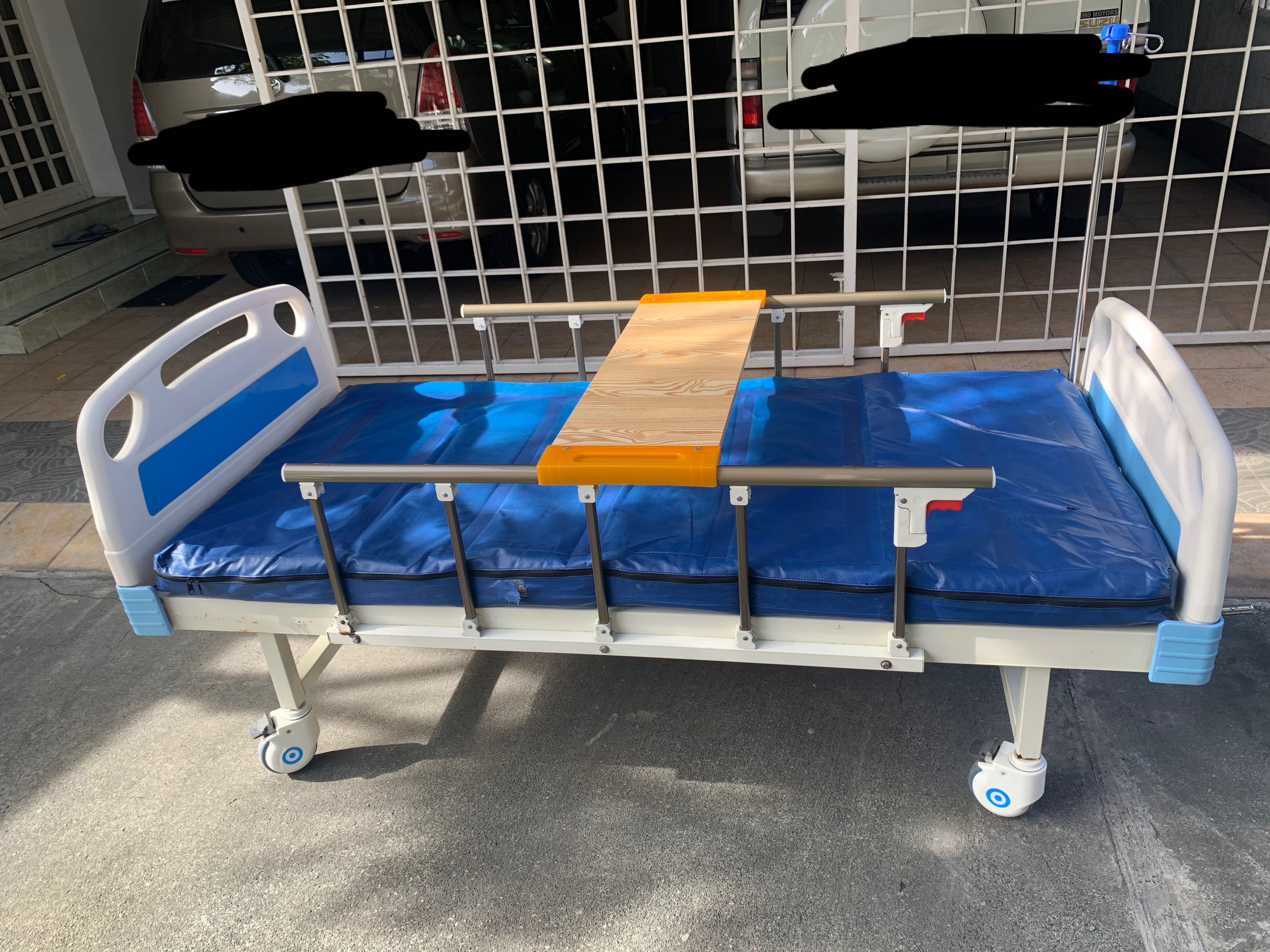 Hospital bed with manual recline, Health & Nutrition, Assistive