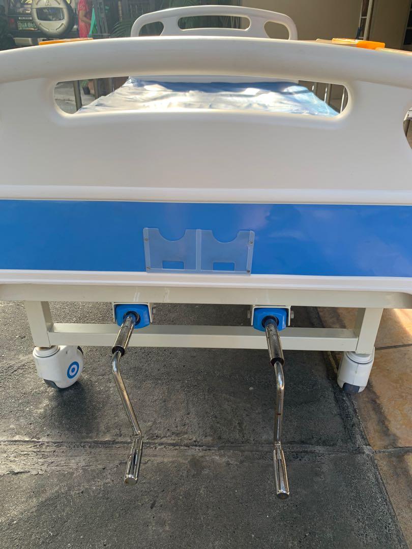 Hospital bed with manual recline, Health & Nutrition, Assistive