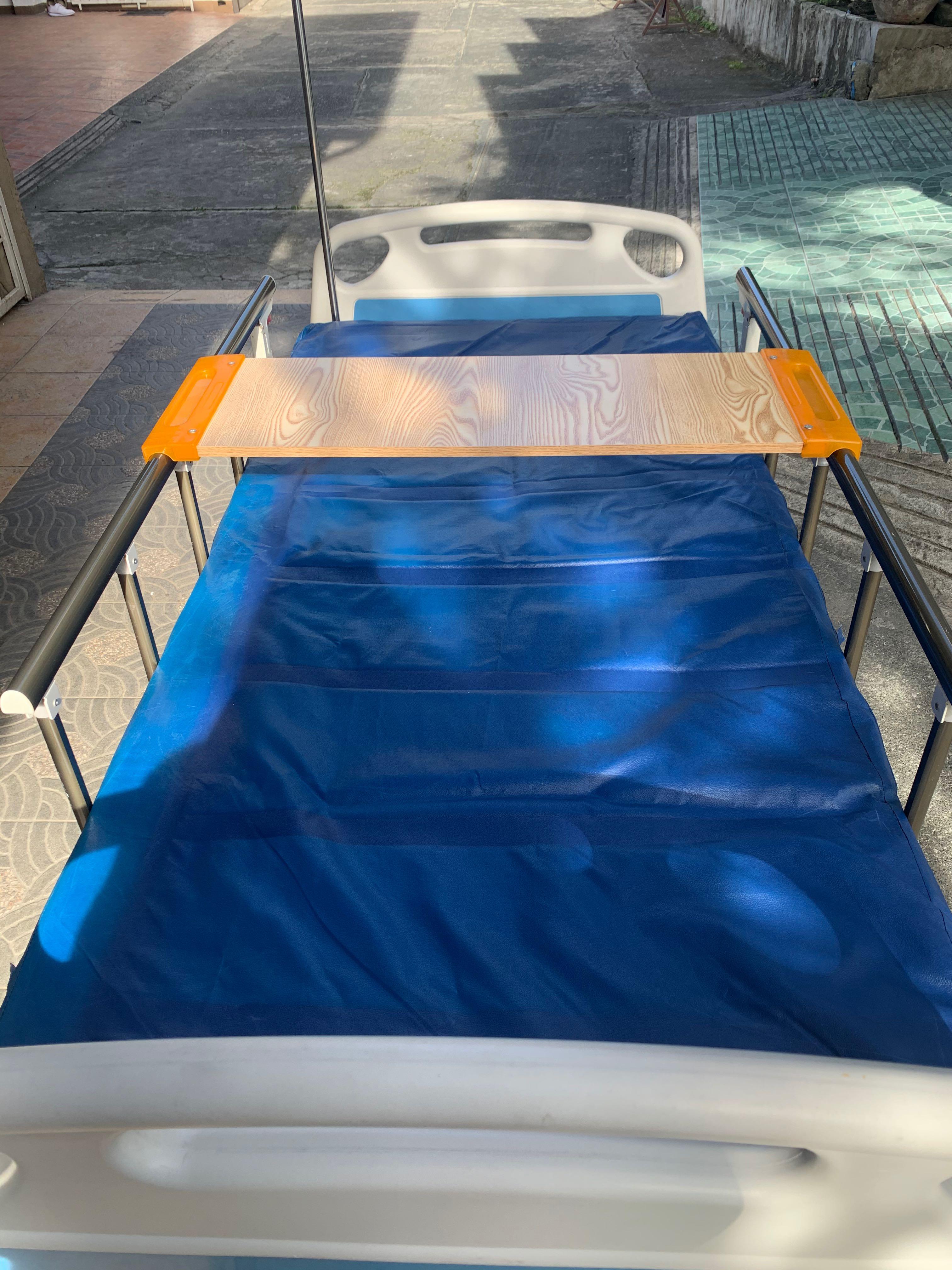 Hospital bed with manual recline, Health & Nutrition, Assistive