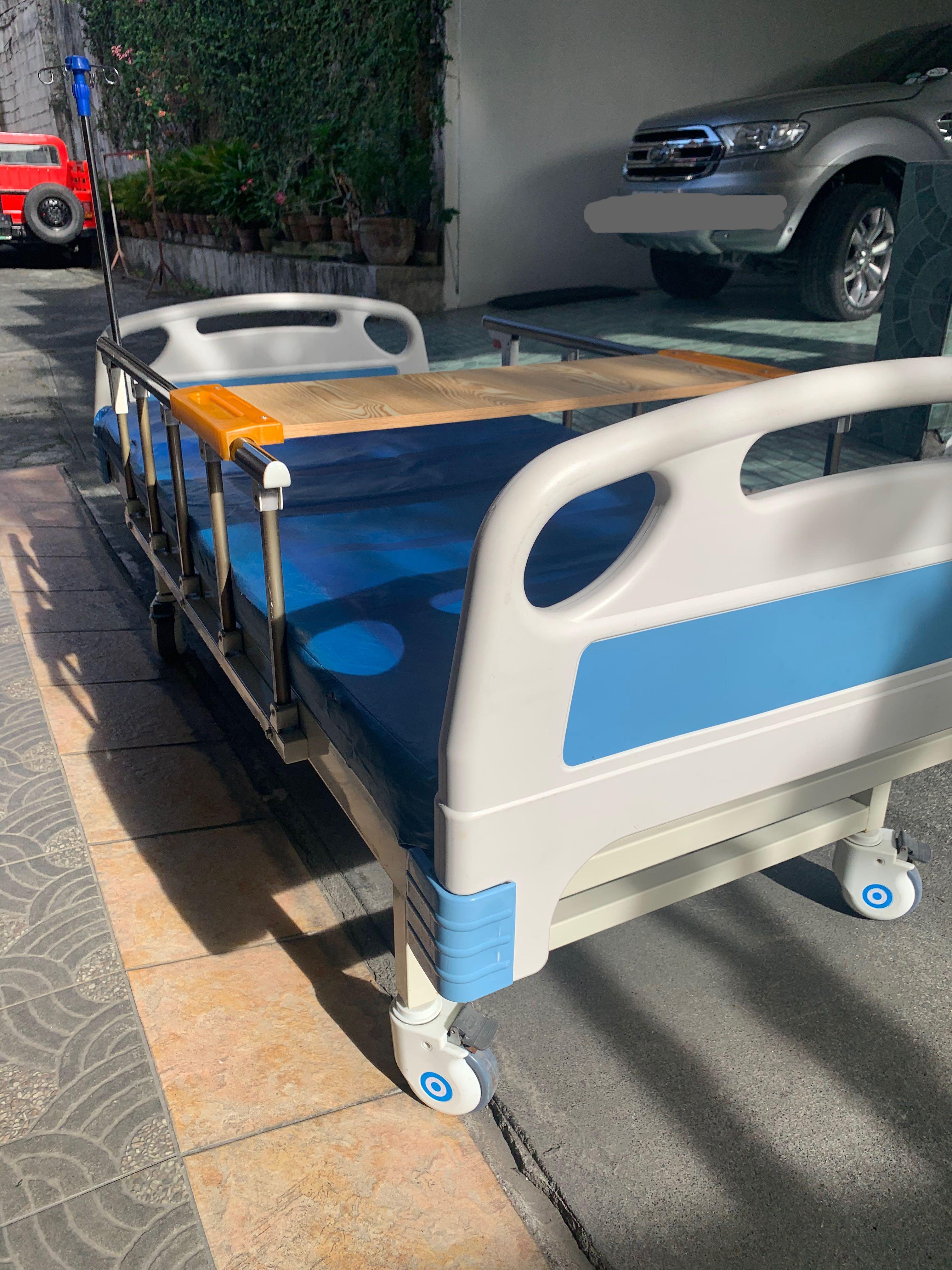 Hospital bed with manual recline, Health & Nutrition, Assistive