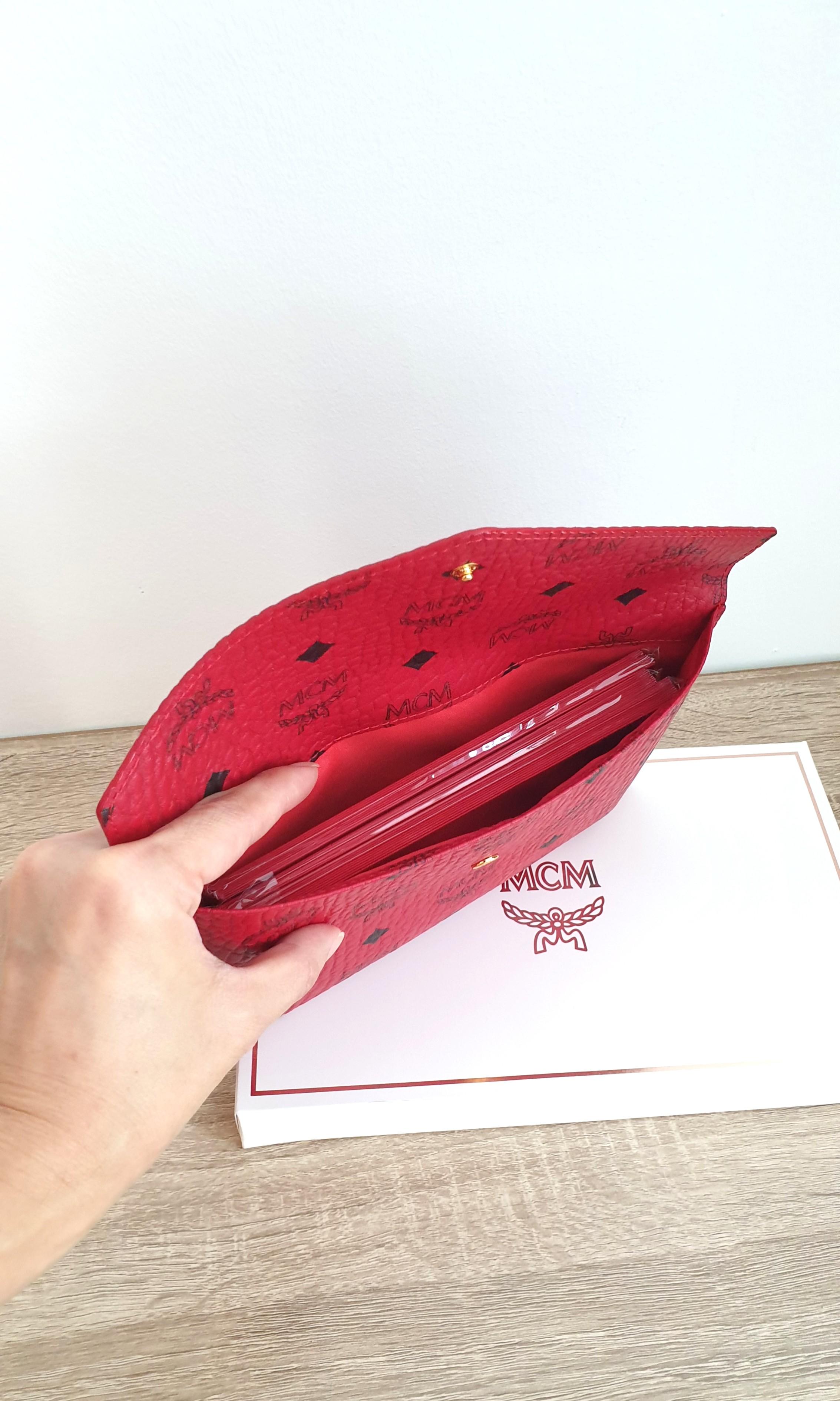 Red shop envelope purse