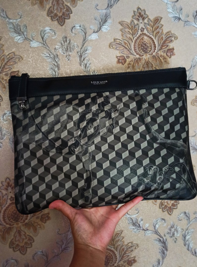 Loup hot sale noir pouch