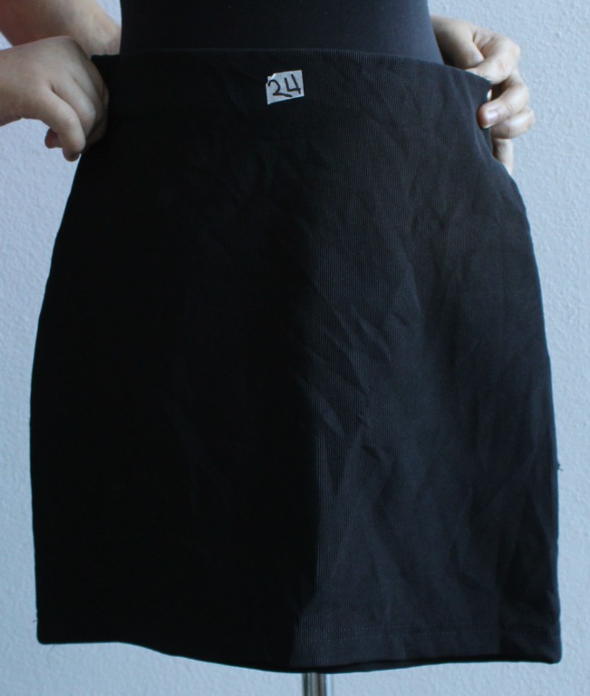 Black skirt size 24 clearance