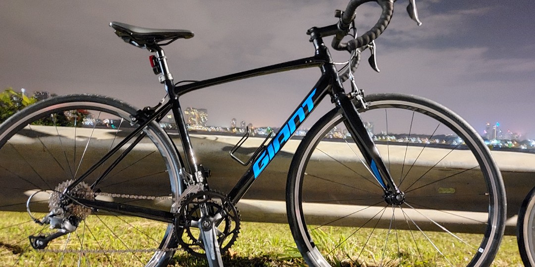 Size M Giant Contend 3 2021 Road Bike