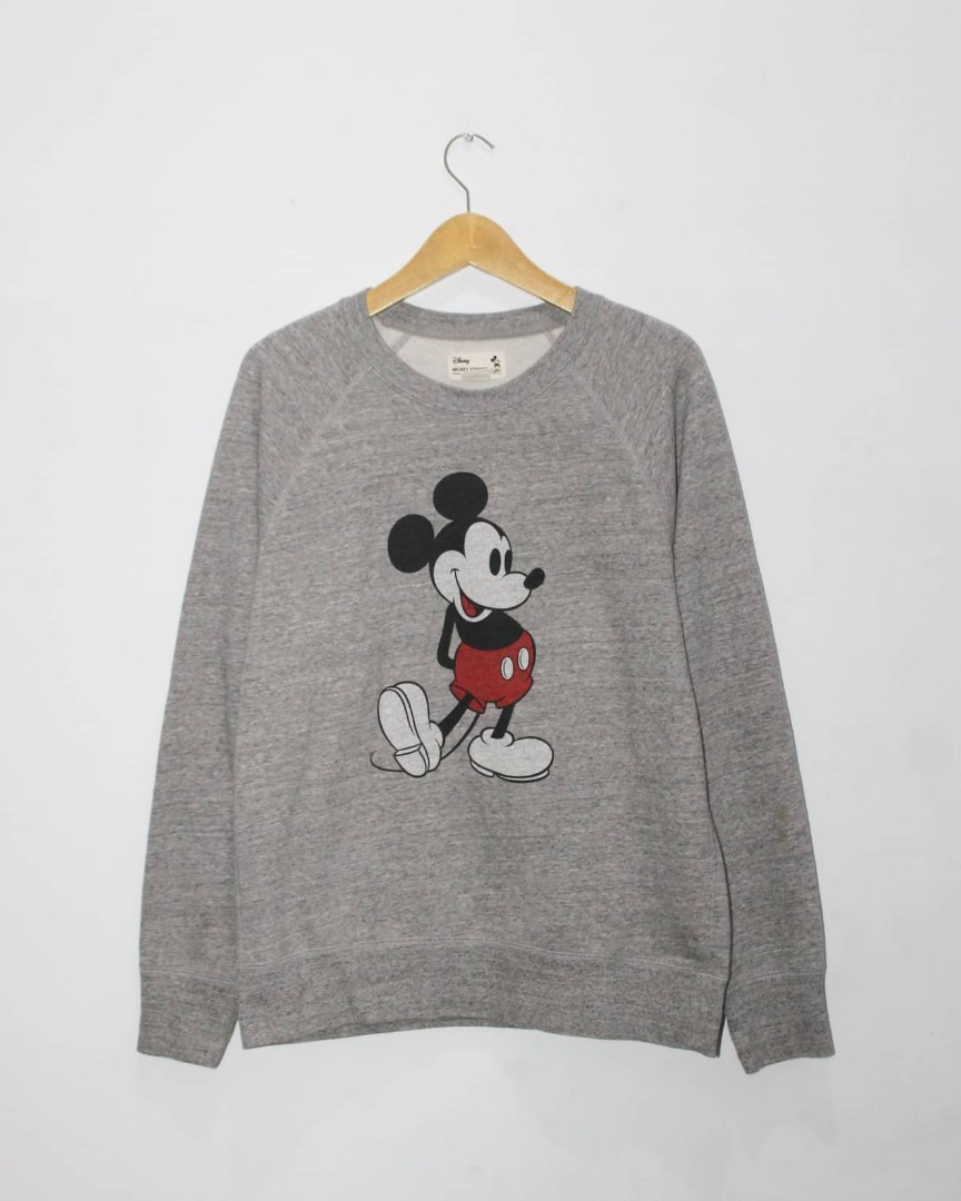 Sweater uniqlo x Mickey Mouse