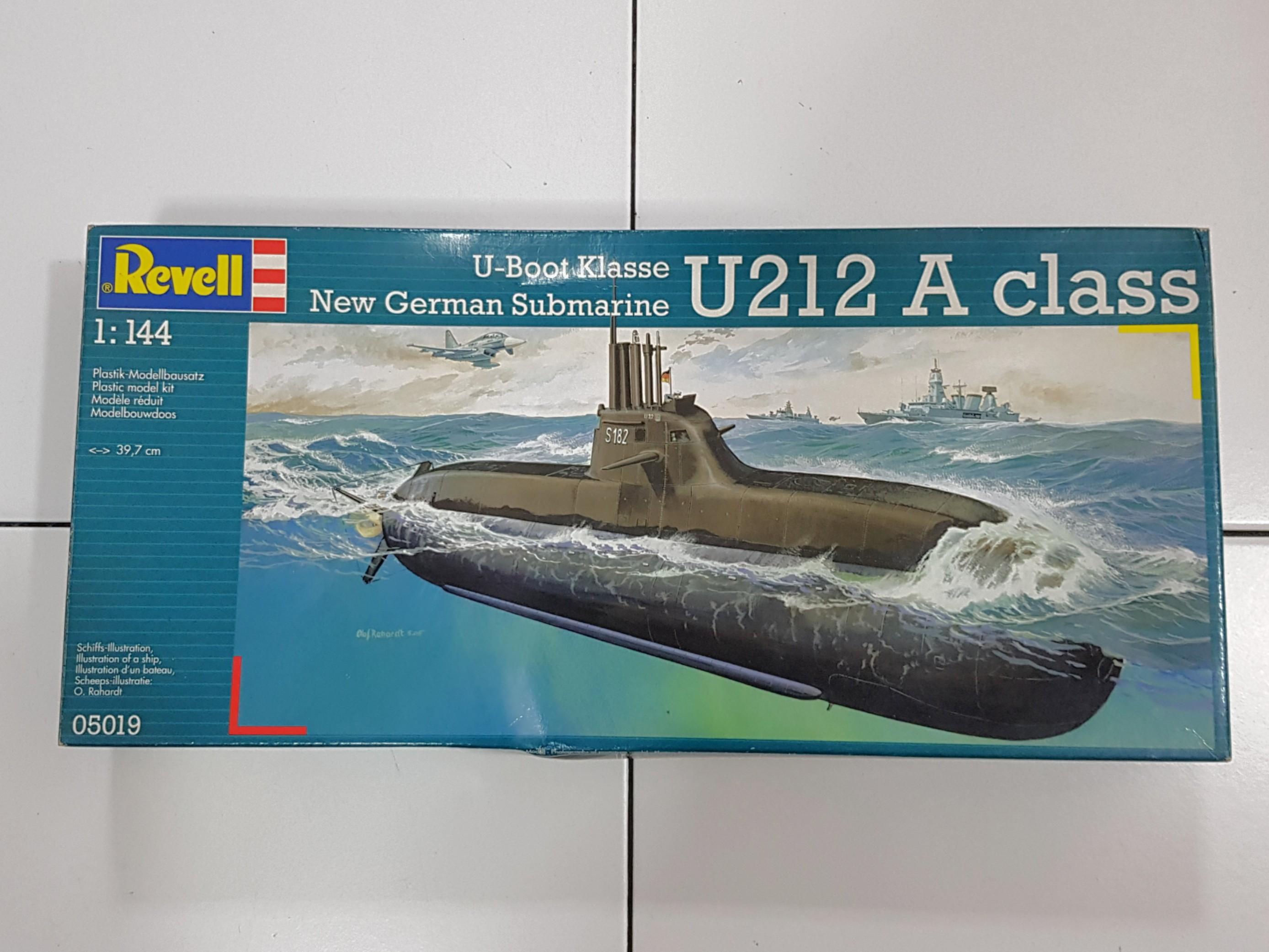 1/144 Revell U212A Class German Submarine model kit, Hobbies 