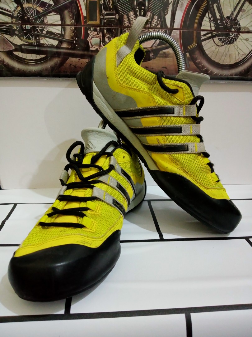 Adidas Traxion, Men's Fashion, Footwear, Sneakers on Carousell