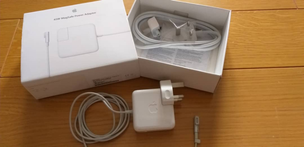UNBOXING: APPLE MacBook Air 11inch Power Adapter. 45W MagSafe 2