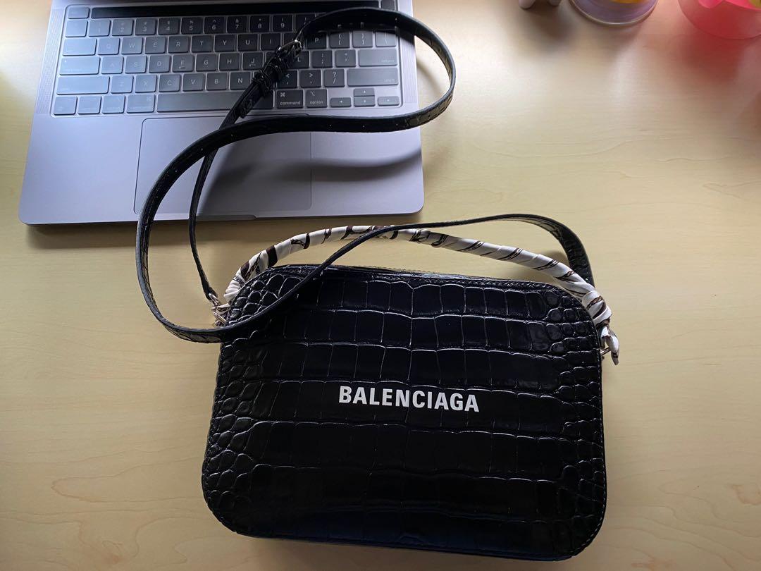 Balenciaga Everyday Camera S 6 780 SEK  liked on Polyvore featuring bags  handbags shoulder bags balenciaga handbags  Bags Balenciaga purse  Handbag straps