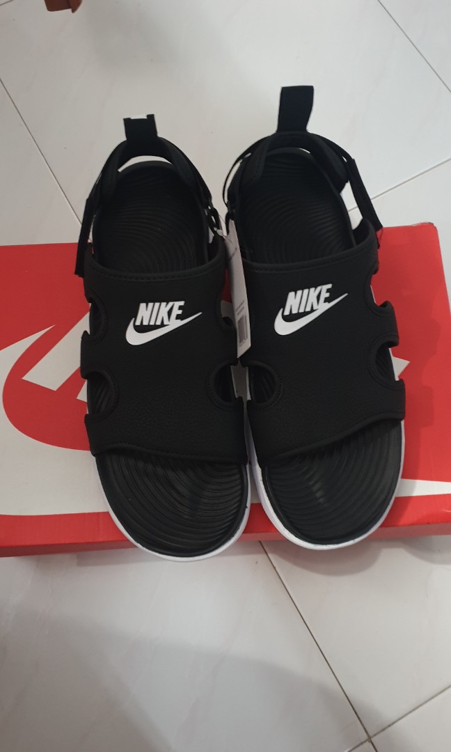 BNIB Nike black/white \