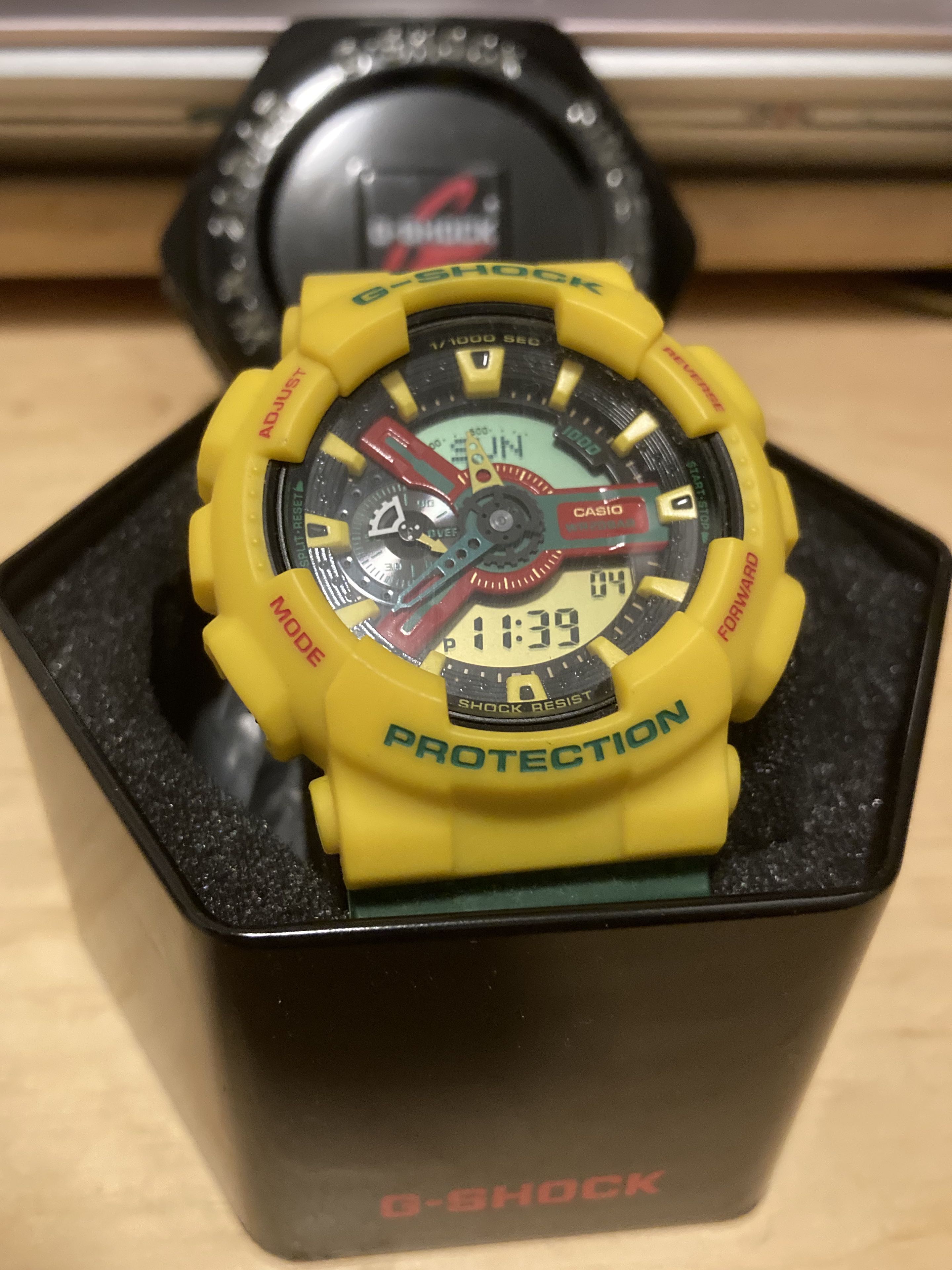 Casio G-SHOCK 5146 黃/綠色防水防震電子錶, 名牌, 手錶- Carousell