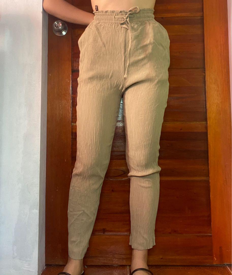 COMFY HIGHWAIST TROUSERS (Category: Other Bottoms) located in Iba. Submitted by maexxdeclutter (Listing ID 1066483982, Image 1). Description: 🔹Waistline: 28-30 inches 🔹Length: 37 inches 🔹Hips: 36 inches 🔹Used 🔹 10/10 condition 🔹No flaw 🔹With pocket 🔹Comfy and lightweight when worn Model’s waistline: 25inches Model’s height: 5’ Model’s hips: 35 ☑️ Please pm me for more details 😊 ☑️ MOP: GCash or bank transfer ☑️Follow/Check my profile for