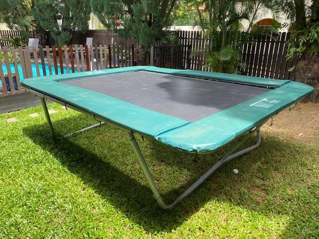 Springfree trampoline second hand hot sale