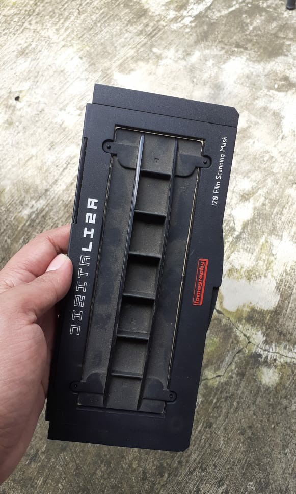 Lomography Digitaliza 120 Film Scanning Mask, Fotografi di Carousell
