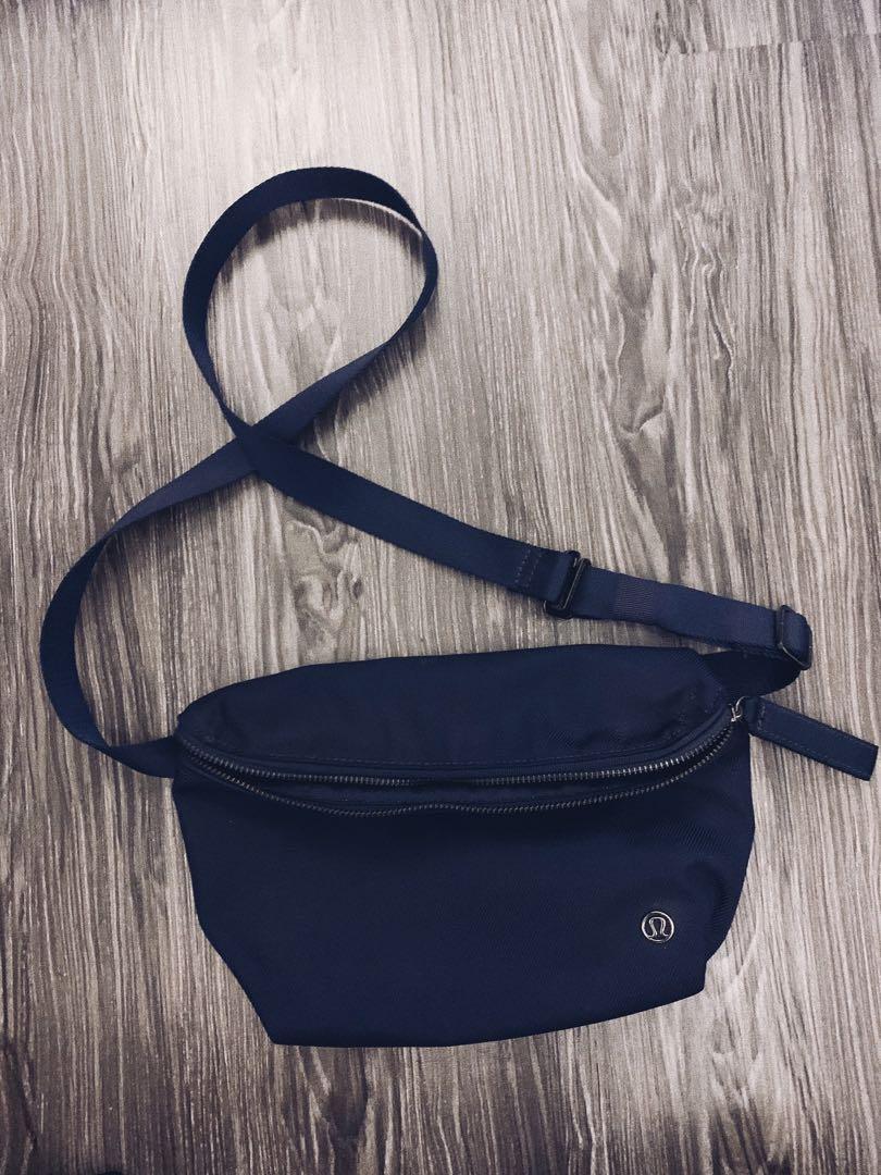 Lululemon Go Lightly Belt Bag (navy 