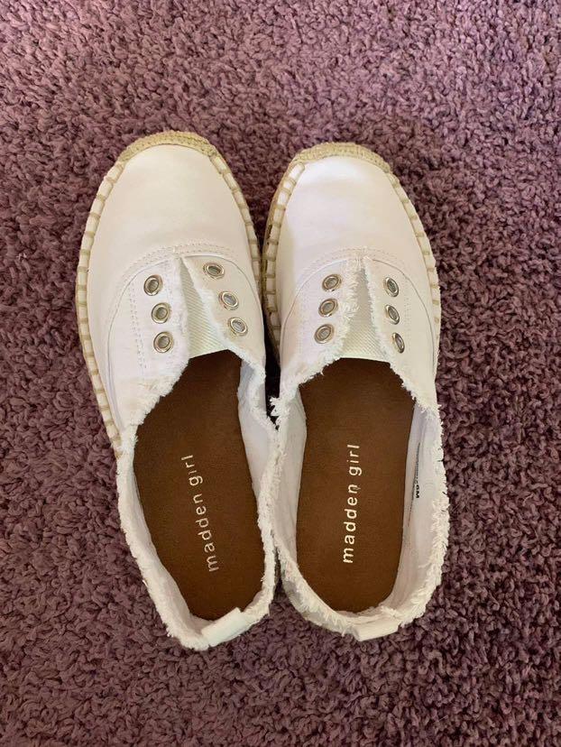 Madden girl 2025 slip on sneakers