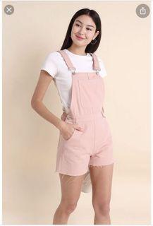 MADEBYNM BASIC ETHEL DENIM PINAFORE ROMPER IN LEMONADE PINK