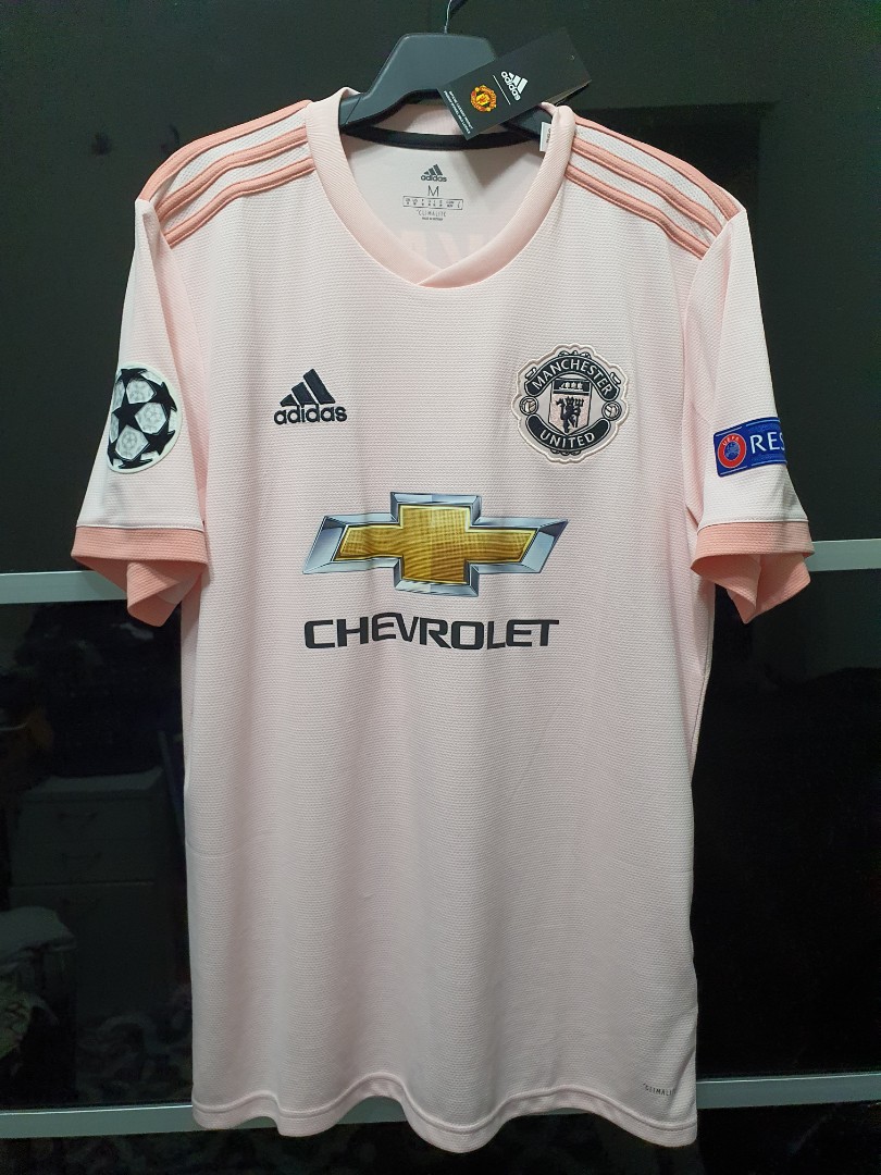 Man utd best sale pink jersey