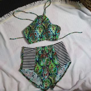 (Category: ) located in . Submitted by mooncollections (Listing ID 1066475133, Image 1). Description: .