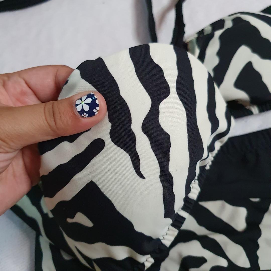 SWIMSUIT Two Piece High Waist Bikini Bottom (Category: Bikinis & Swimsuits) located in Las Pinas. Submitted by mooncollections (Listing ID 1066474001, Image 3). Description: 💖 PRELOVED 💖 ✅️ ​excellent used condition ✅️ no issue ✅️ high quality for cheaper price ✅️ last price posted 🔸️ thick spandex material 🔸️ with padding 🔸️ flattering swimwear 🔸️ fits small - medium ⚠️ FIRST TO PAY, GETS THE ITEM ⚠️ No to bogus buyers/joy reservers ⚠️ No 
