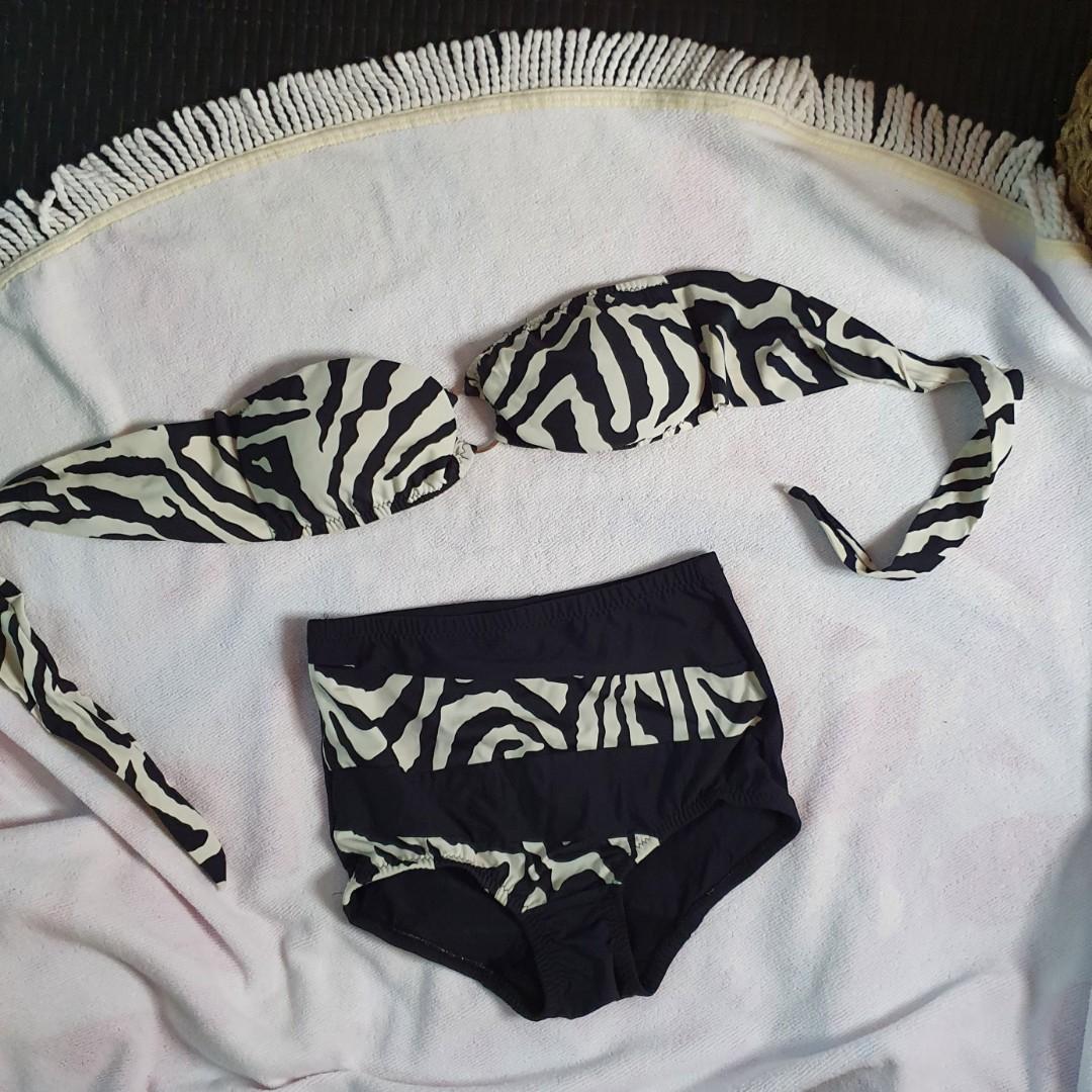 SWIMSUIT Two Piece High Waist Bikini Bottom (Category: Bikinis & Swimsuits) located in Las Pinas. Submitted by mooncollections (Listing ID 1066474001, Image 2). Description: 💖 PRELOVED 💖 ✅️ ​excellent used condition ✅️ no issue ✅️ high quality for cheaper price ✅️ last price posted 🔸️ thick spandex material 🔸️ with padding 🔸️ flattering swimwear 🔸️ fits small - medium ⚠️ FIRST TO PAY, GETS THE ITEM ⚠️ No to bogus buyers/joy reservers ⚠️ No 