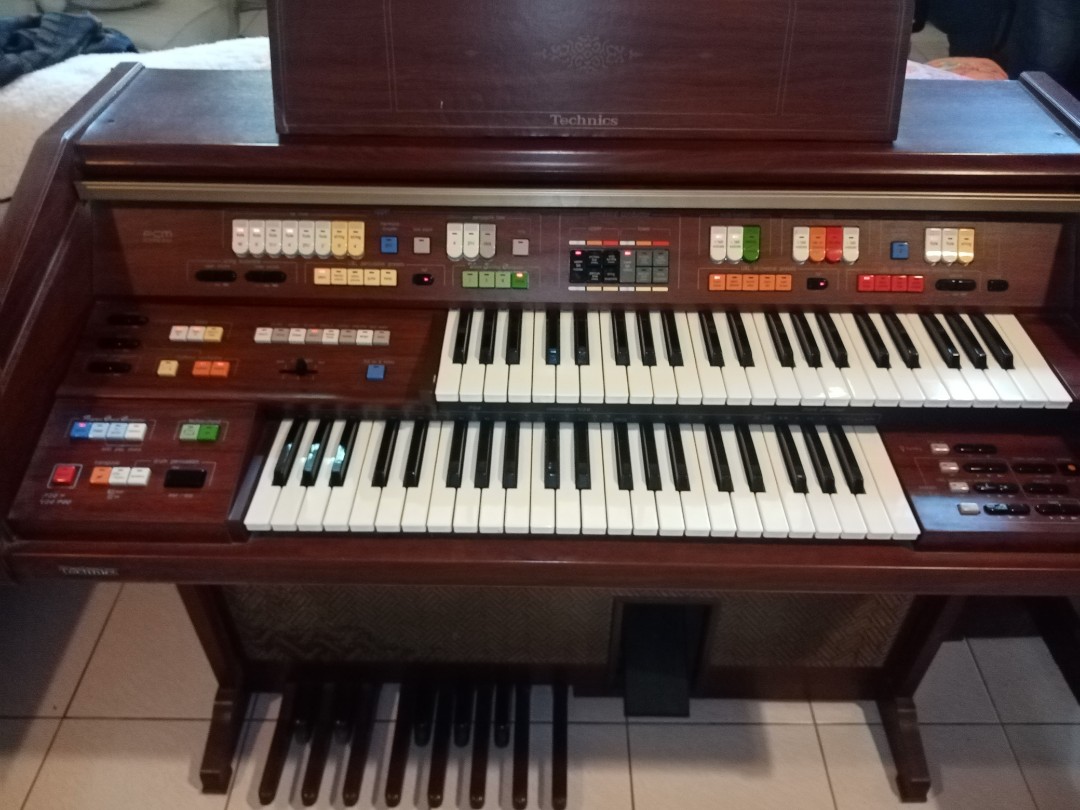 Technics 2025 electronic organ