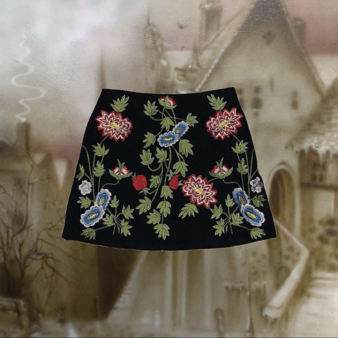DONATED TOPSHOP EMBROIDERED FLORAL MINI SKIRT Women s Fashion Bottoms Skirts on Carousell