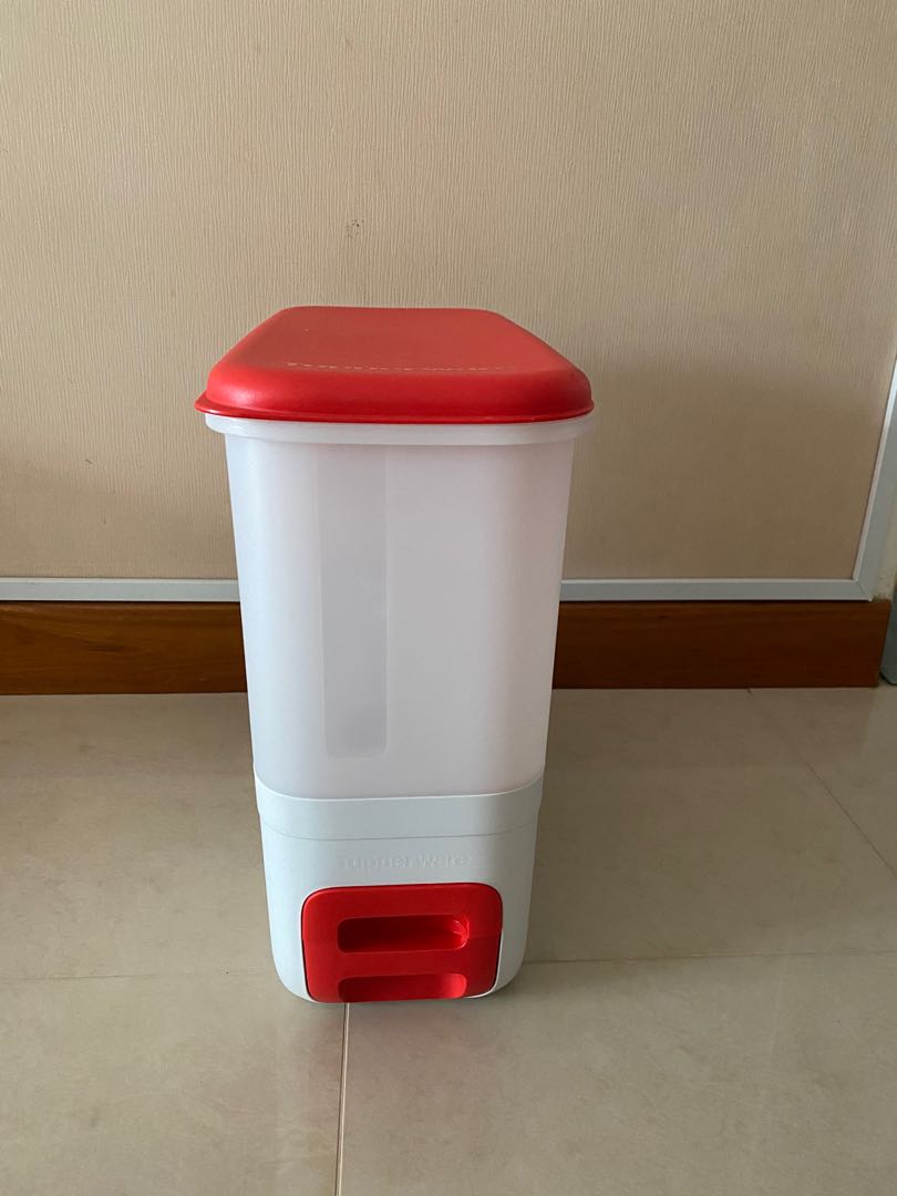 Tupperware rice bucket, TV & Home Appliances, Kitchen Appliances ...